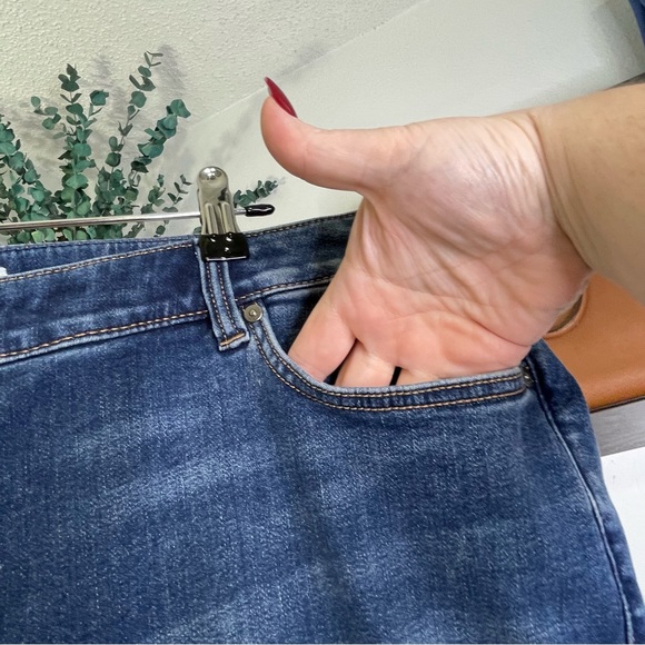 Lane Bryant denim stretch capri 22 - Picture 2 of 8